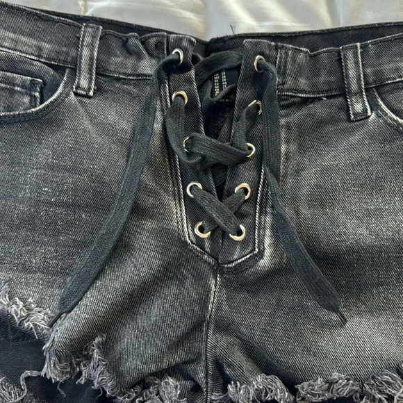 Lace up Jean shorts - Picture 2 of 3